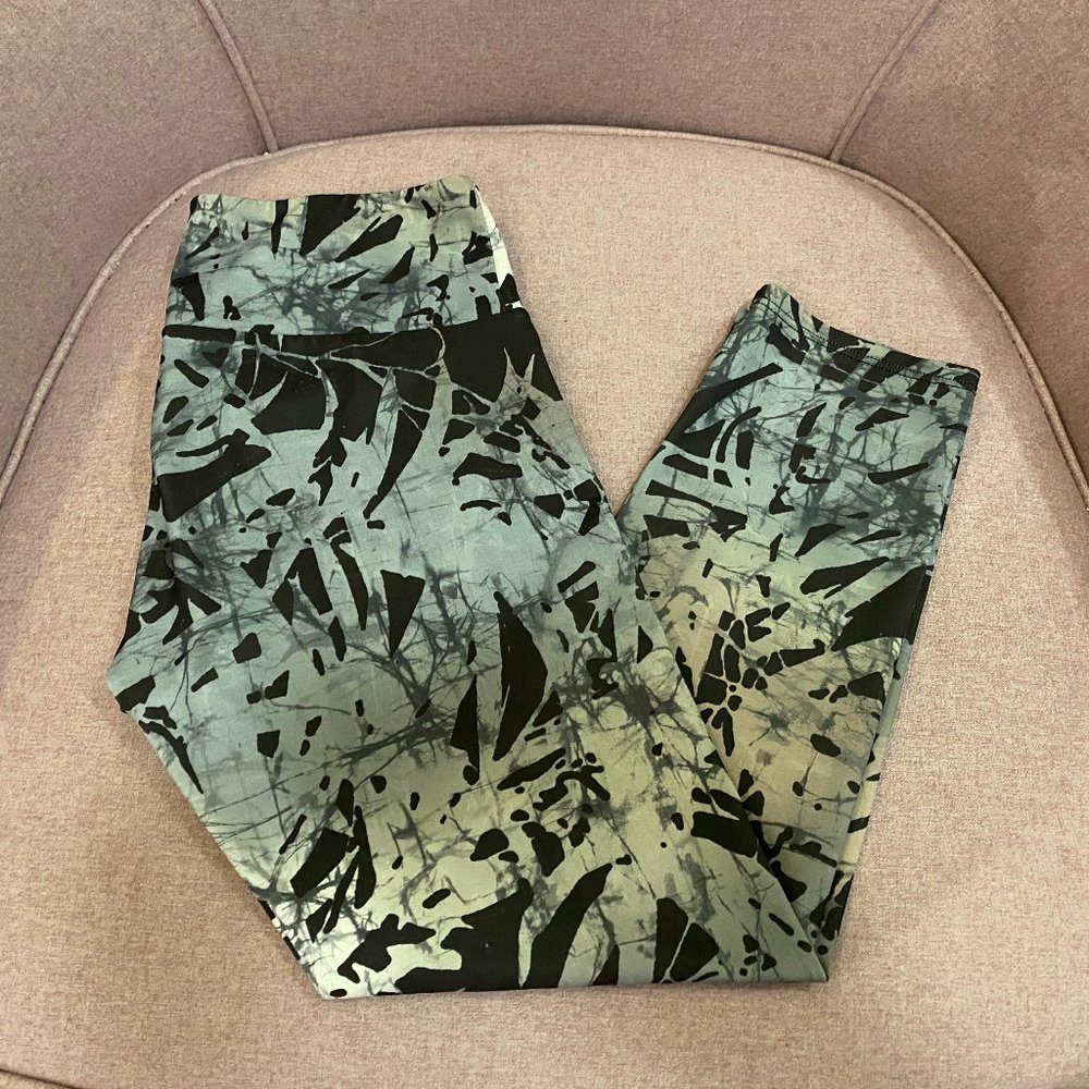 Grey Patterned Onzie Capri Leggings Small